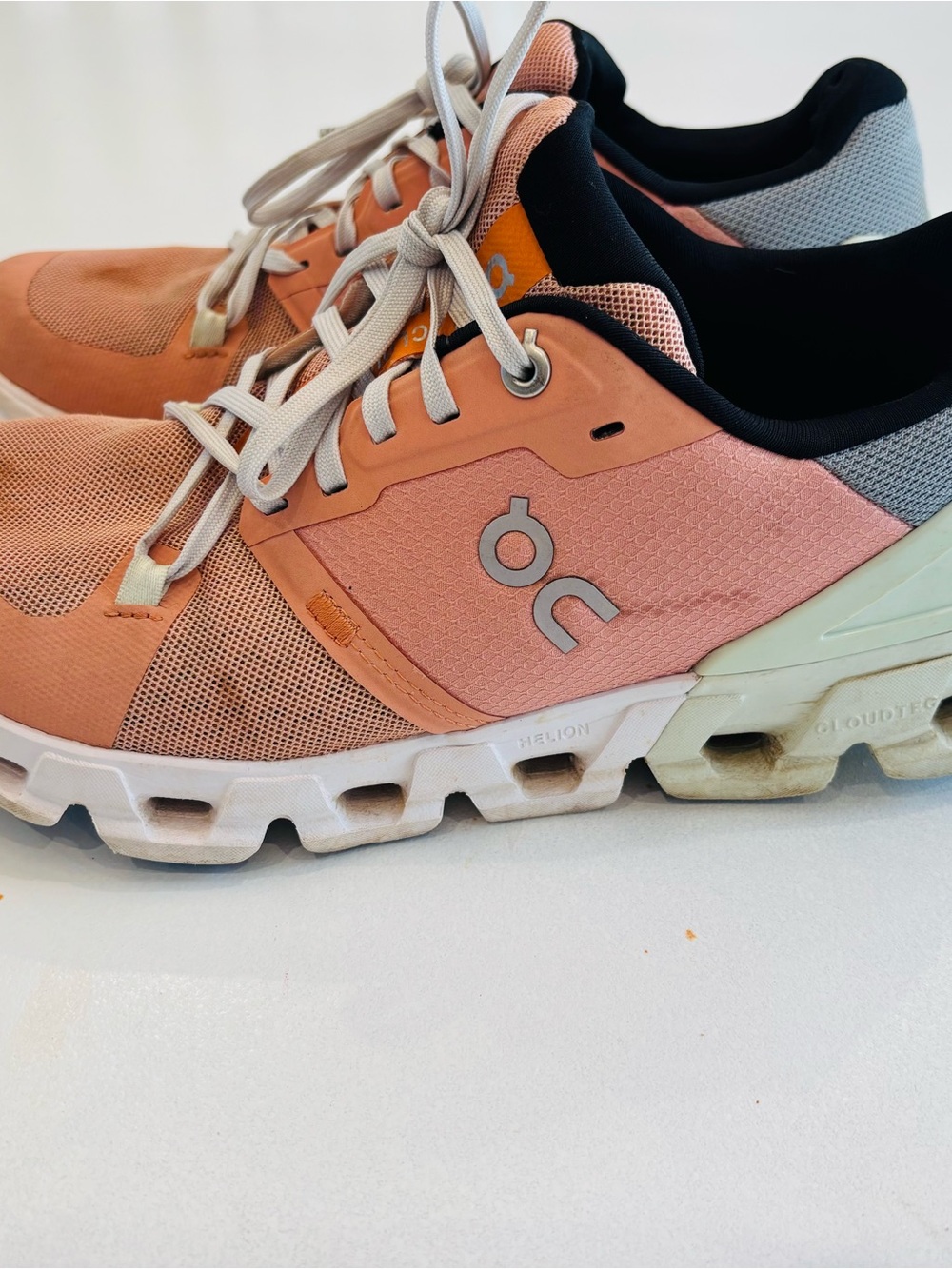 On Running Cloudflyer 4 Women's Peach and White Athletic Shoes size 8.5 - Picture 4 of 12